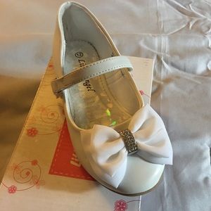 Girls Brand new never worn shoes !